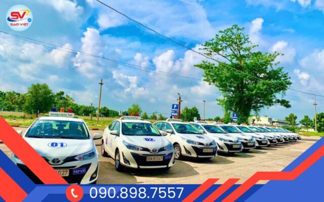 ảnh xe trung tâm lái xe sao việt