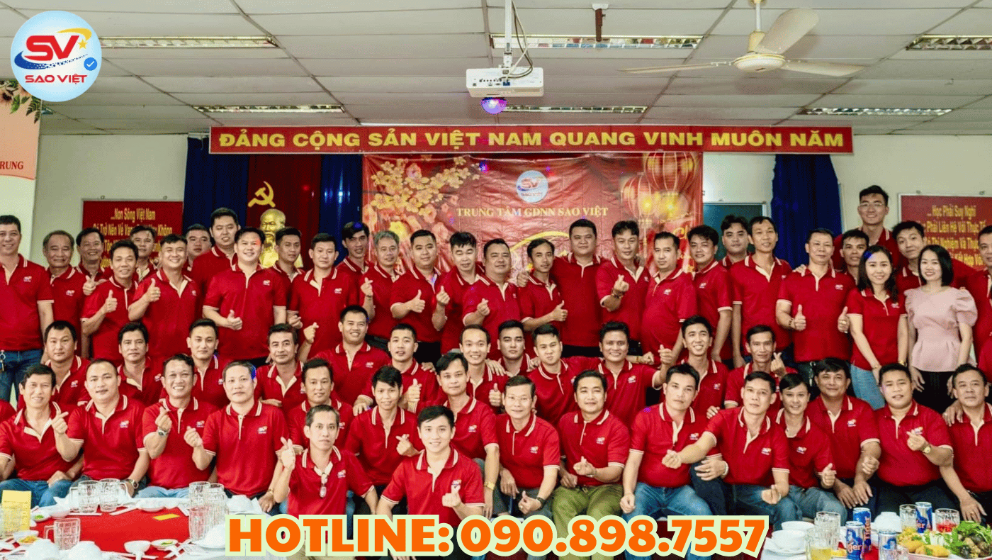 đội ngũ giáo viên tại trung tâm dạy lái xe Sao Việt