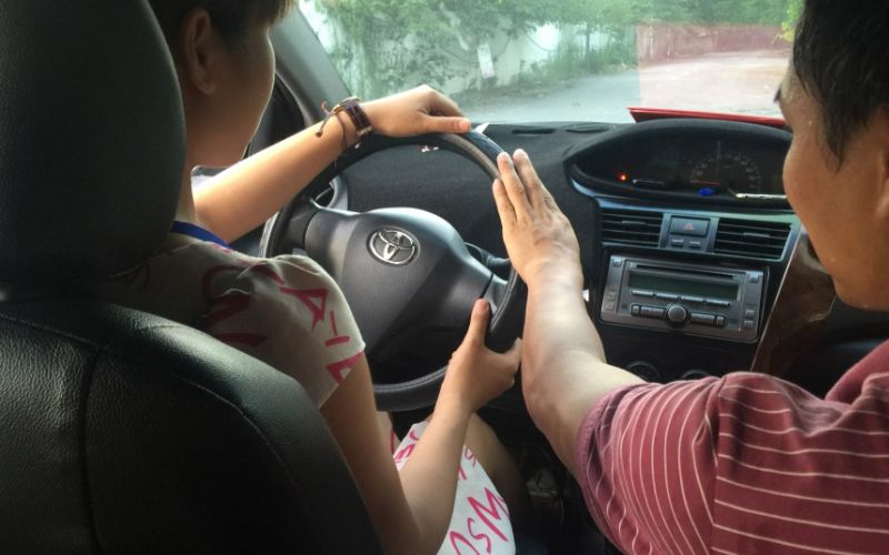 Nên chọn bằng lái xe B1 hay B2?